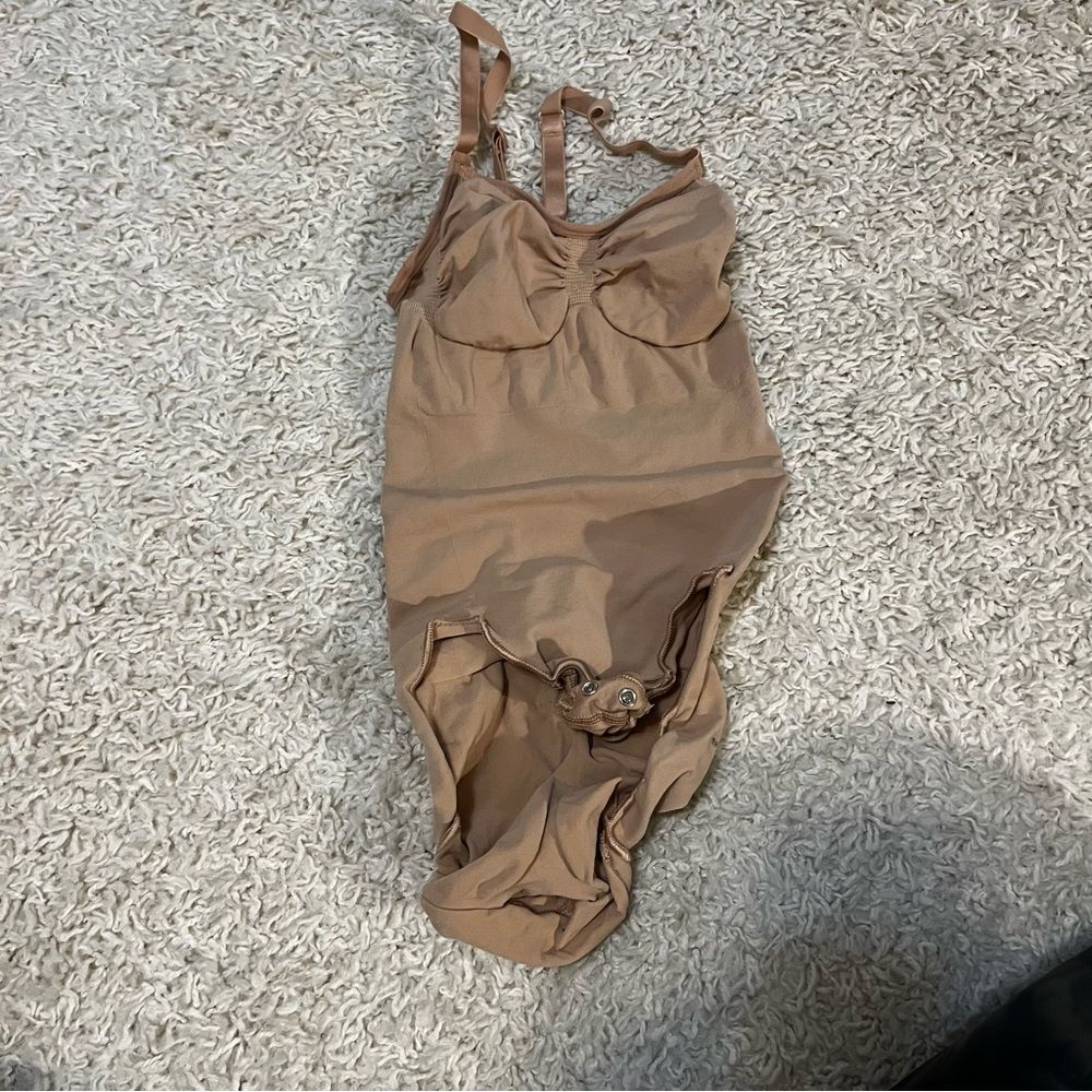 SKIMS sculpting bodysuit size s/m